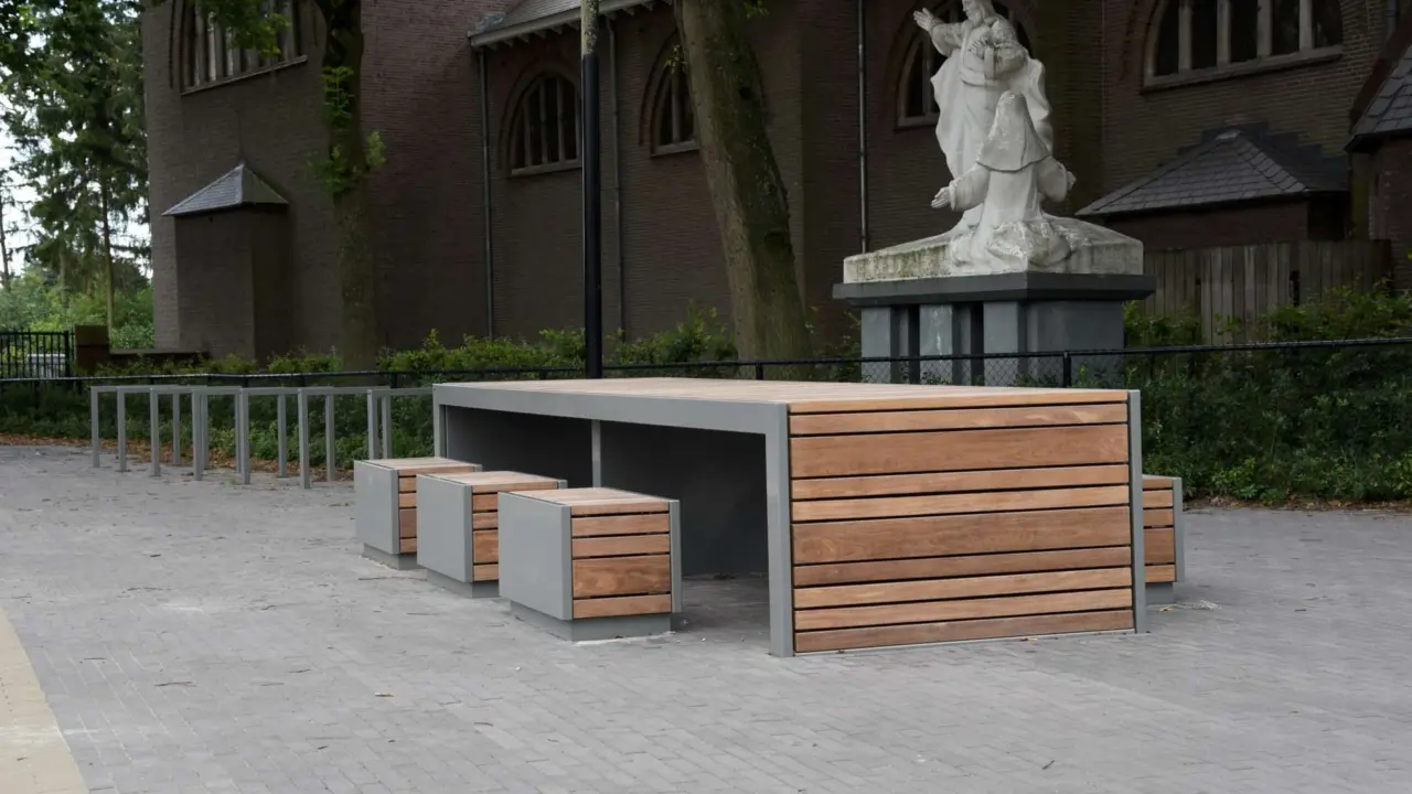 Picknickset maßgefertigt und Fahrradbügel Square doppel Molenstraat Zundert