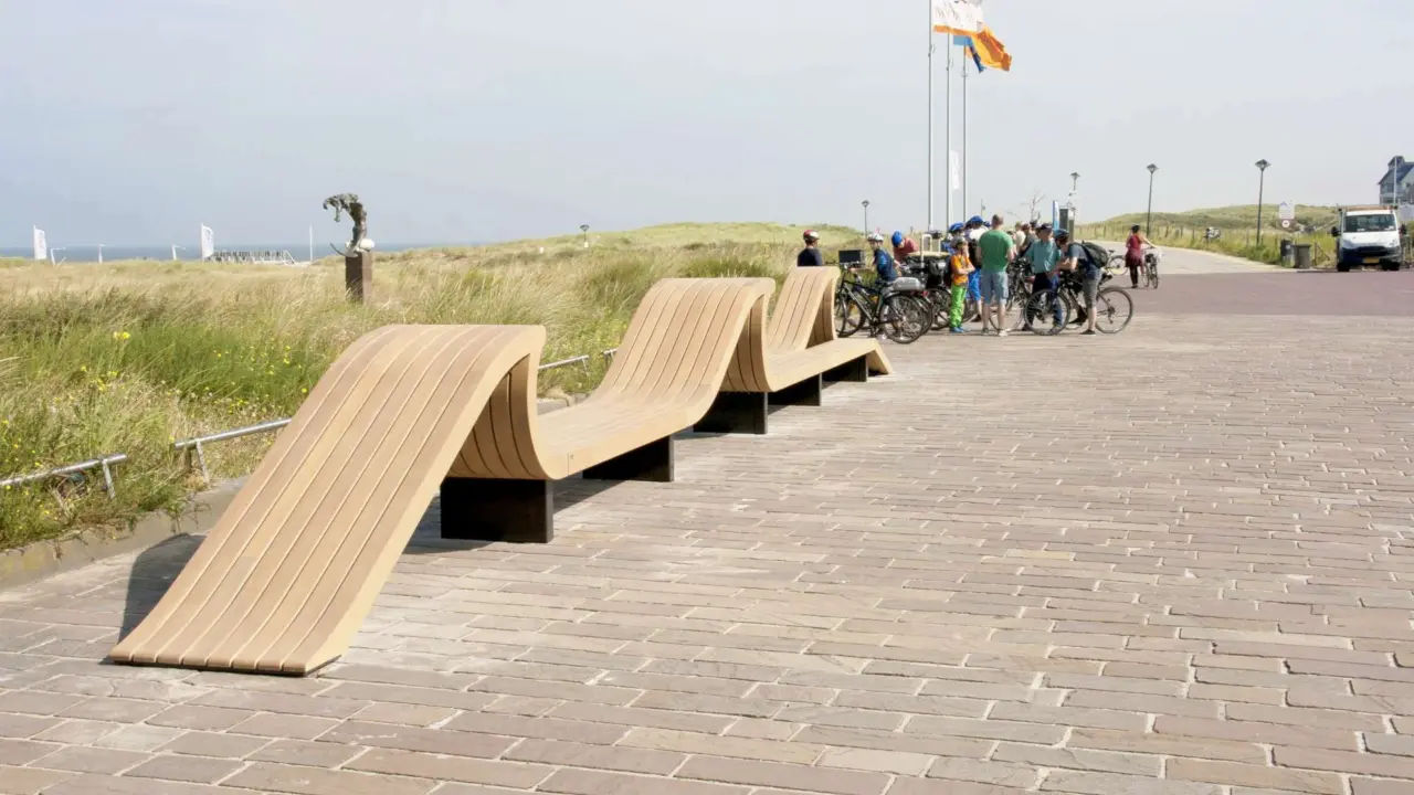 Noordwijk - Golfbank in stijl van Plane - Buitenbank in de openbare ruimte 3