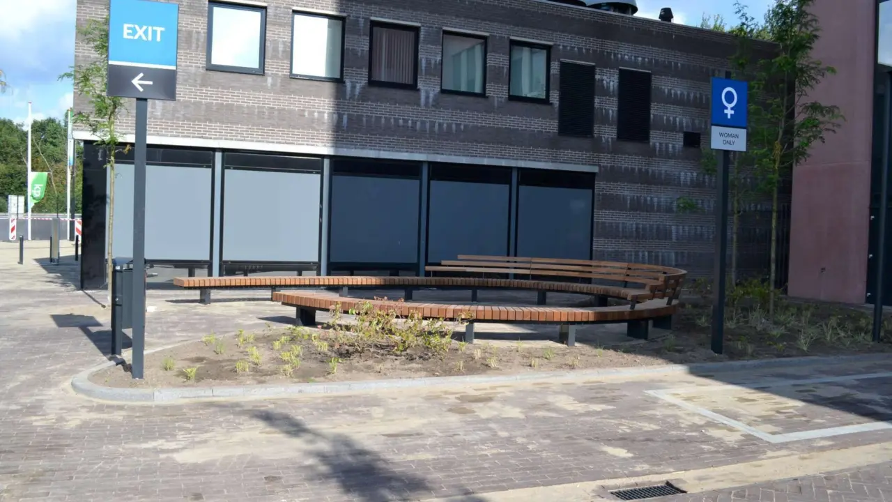 S Hertogenbosch Bolduc Maatwerk elementen Grid zit groen boomroosters afvalbakken 12
