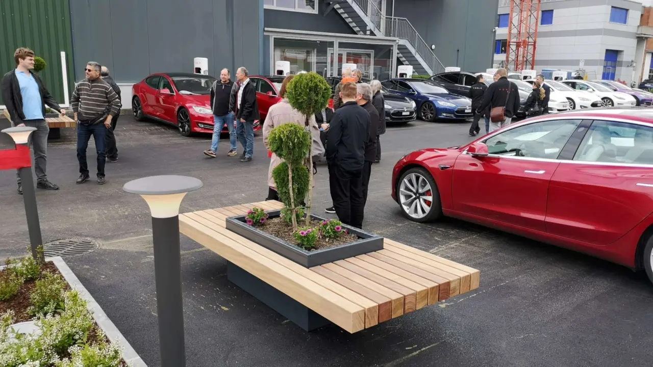 Dietikon Tesla Supercharger Plane Duo Swing Picknickset Constructo 102 1
